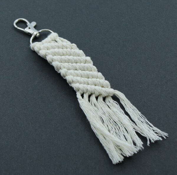 Handcrafted Macramé Festón Keychain - Image 6