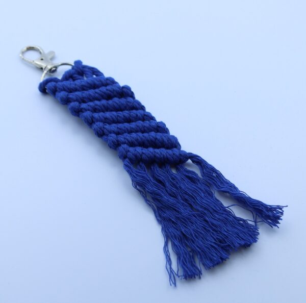 Handcrafted Macramé Festón Keychain - Image 3
