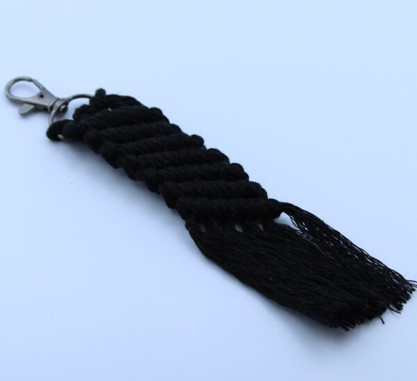 Handcrafted Macramé Festón Keychain - Image 5